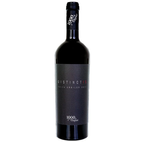1000 De Chipuri Distinctis 2017, vin roșu sec, din Dealu Mare, cu arome de fructe negre și condimente, 14,9%.