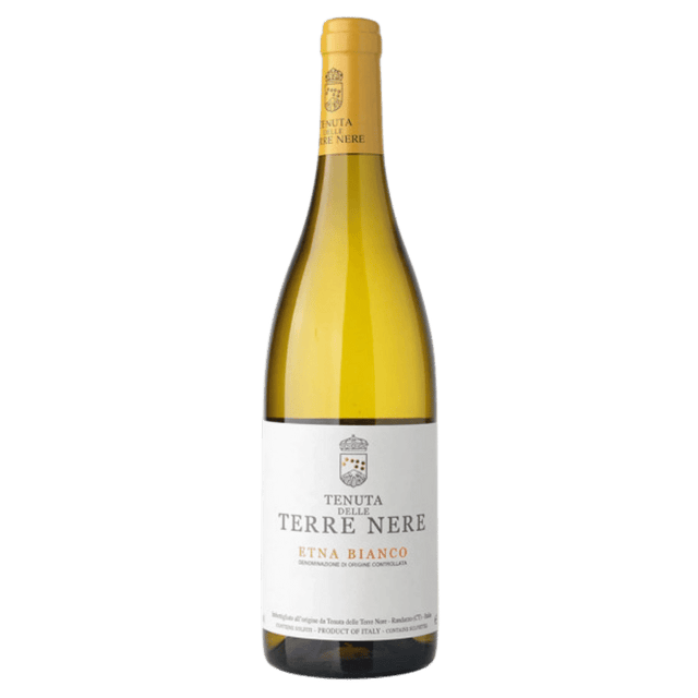 Italia Tenuta Delle Terre Nere Etna Bianco, vin alb sec din Sicilia cu aromă proaspătă de citrice și note minerale.