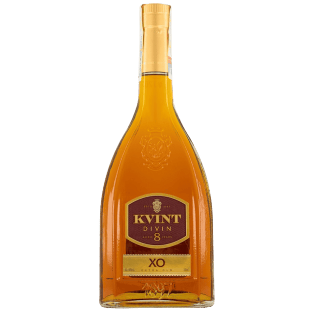Kvint XO 8 Ani, cognac maturat în stejar cu arome de fructe uscate și vanilie, perfect pentru deserturi fine.