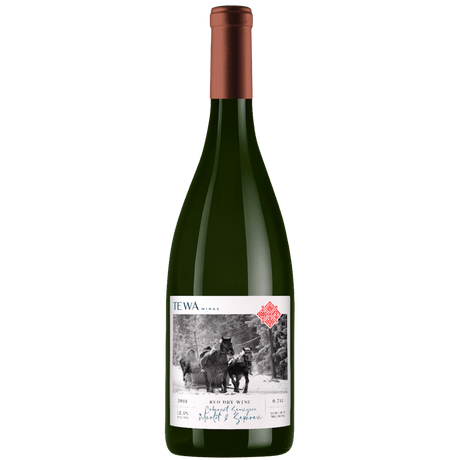 Te Wa Wines Cuvee Red, vin roșu sec din Moldova, cu arome de fructe și tanini catifelati