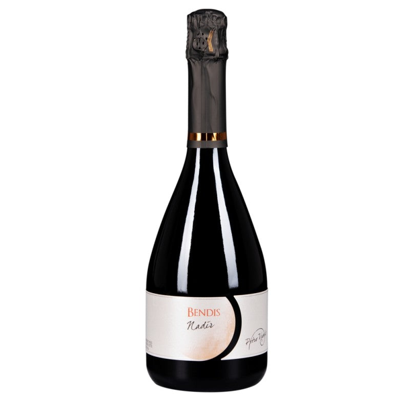 Petro Vaselo Bendis Nadir, spumant brut din Chardonnay și Pinot Noir, cu arome de citrice și note minerale, ideal pentru aperitive și evenimente festive