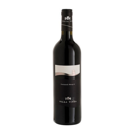 Villa Vinea Selection Fetească Neagră 2015, vin roșu sec din Transilvania, cu arome bogate de fructe și taninuri fine.