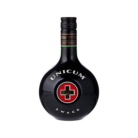 Zwack Unicum, digestiv unguresc cu arome de plante, condimente și note amare, ideal după masă